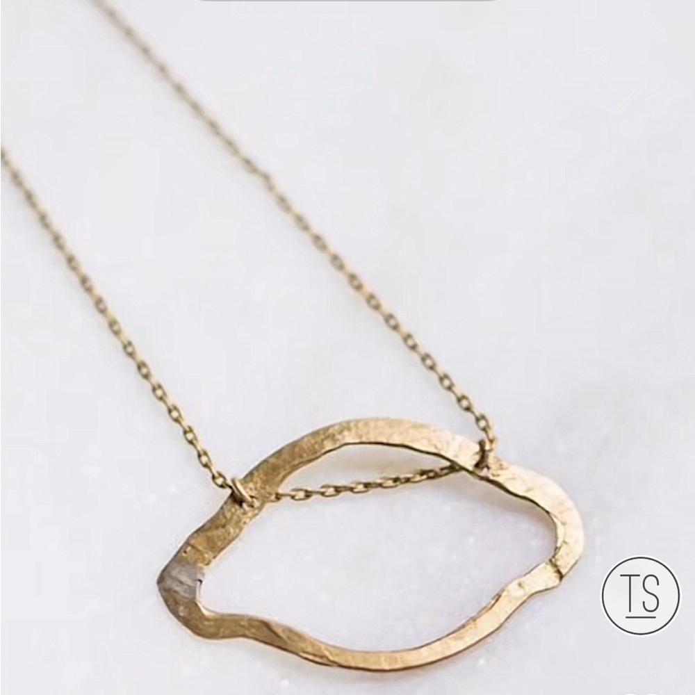 💥ISO💥 Twisted Silver brand UFO choker